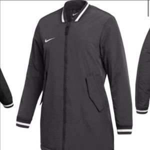 Nike women’s team dugout jacket M